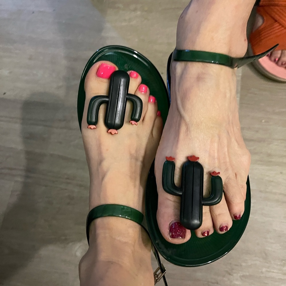 🌵NEW Katy Perry Jelly Sandals – “Smell Me” Cactus Toe, Size 8 - Picture 6 of 7